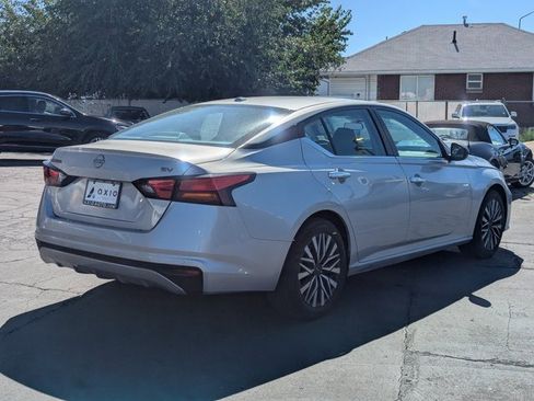 Used 2024 Nissan Altima 2.5 SV image 3