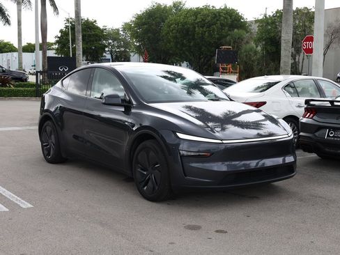 Used 2026 Tesla Model Y Long Range RWD image 2