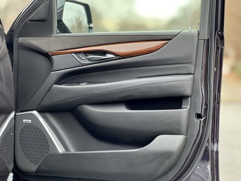 Used 2018 Cadillac Escalade ESV Luxury image 22