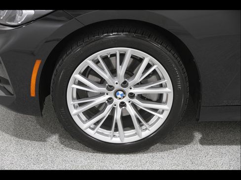 Used 2024 BMW 330i xDrive Sedan w/ Premium Package AWD/4WD image 22