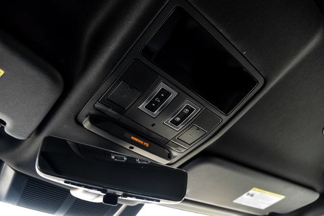 New 2026 Land Rover Defender 110 X-Dynamic SE AWD/4WD image 37