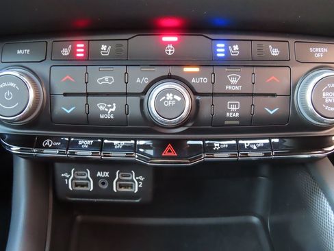 Certified 2023 Dodge Durango GT image 9