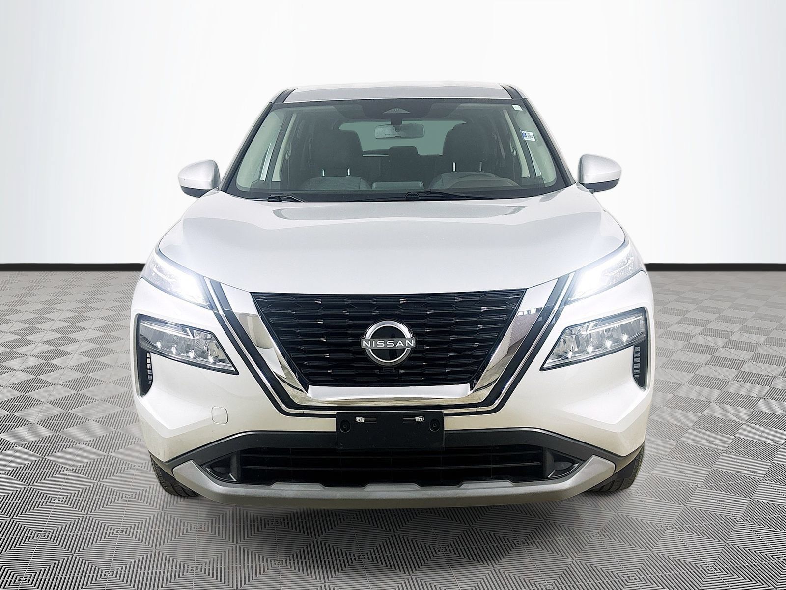 Used 2023 Nissan Rogue SV AWD/4WD image 2