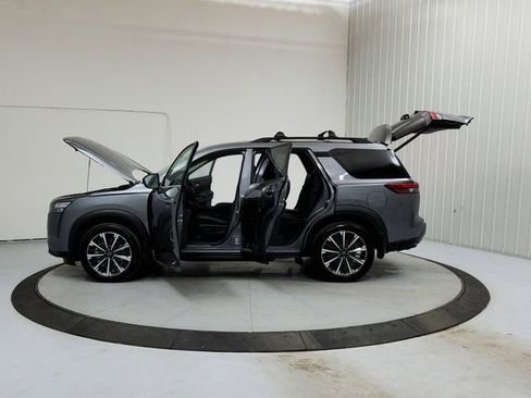 New 2026 Nissan Pathfinder Platinum FWD image 12
