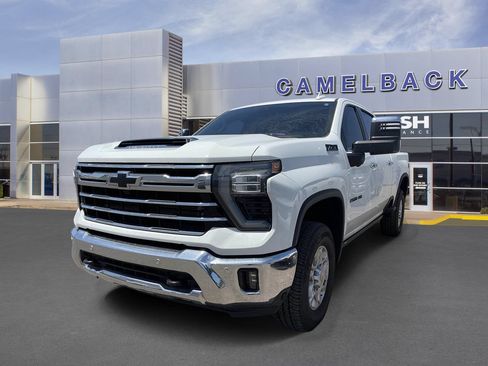 Used 2026 Chevrolet Silverado 2500 LTZ w/ LTZ Convenience Package AWD/4WD image 2