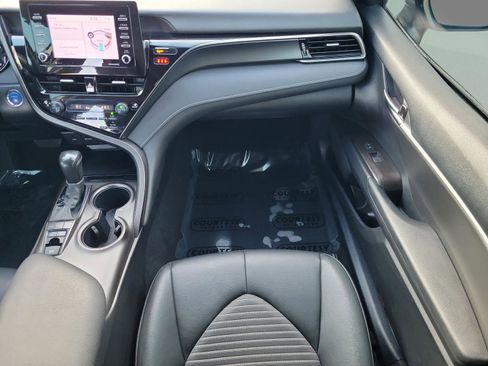 Used 2022 Toyota Camry SE w/ Convenience Package image 17