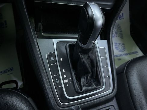 Used 2017 Volkswagen Golf Alltrack S image 24