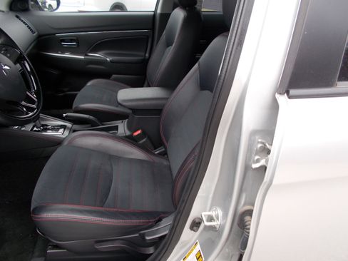 Used 2024 Mitsubishi Outlander Sport SE image 11