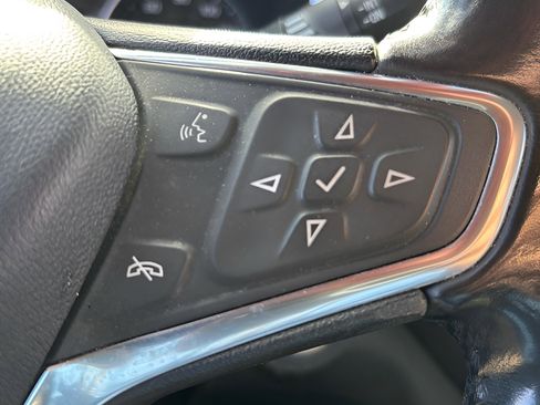 Used 2019 Chevrolet Equinox LT image 32