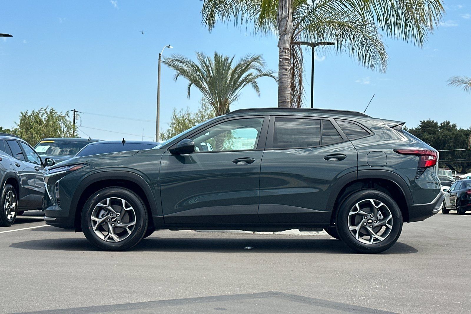 New 2026 Chevrolet Trax LT w/ Sunroof Package FWD image 7