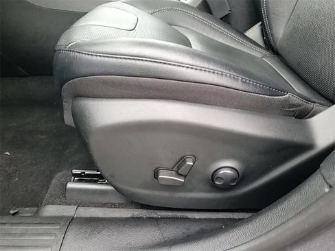 Used 2022 Jeep Cherokee Limited image 12