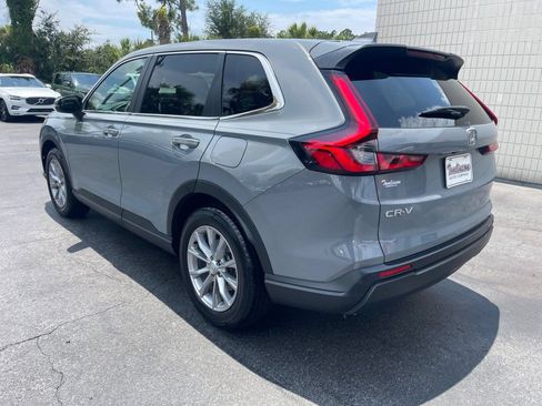 Used 2025 Honda CR-V EX image 3