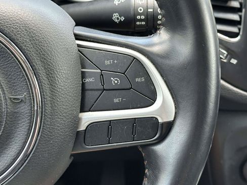 Used 2018 Jeep Compass Latitude AWD/4WD image 21