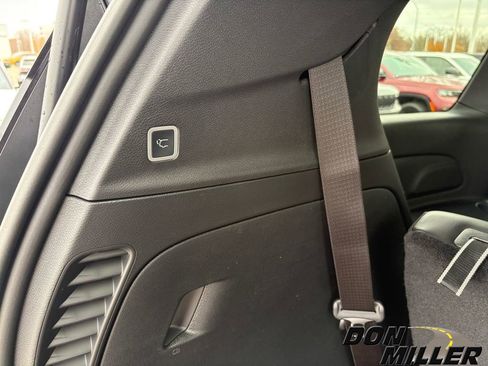 New 2026 Chrysler Pacifica Select image 30