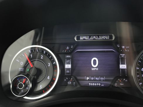 Used 2020 RAM 2500 Big Horn w/ Level 2 Equipment Group image 9