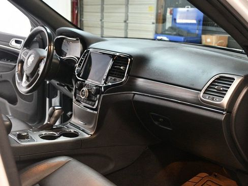 Used 2022 Jeep Grand Cherokee Limited image 27