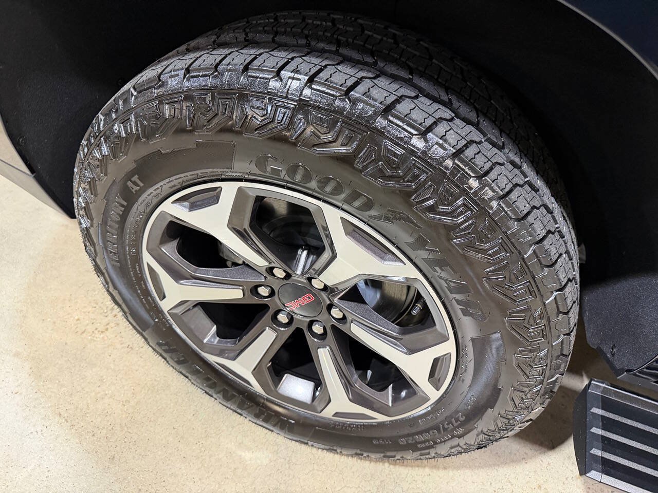 Used 2026 GMC Yukon AT4 Ultimate w/ LPO, Floor Liner Package AWD/4WD image 32