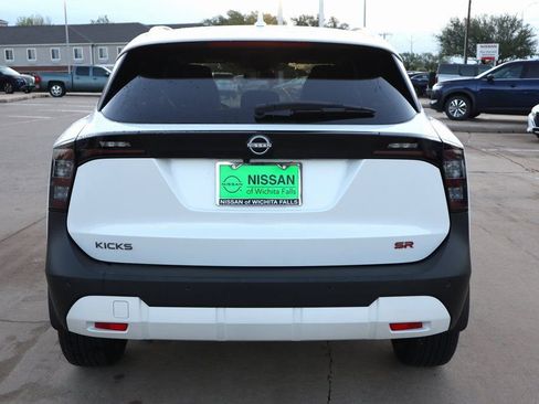 New 2025 Nissan Kicks SR image 7