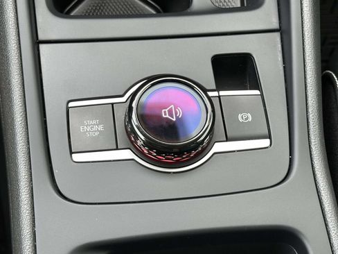 Certified 2025 Volkswagen Tiguan SE AWD/4WD image 20
