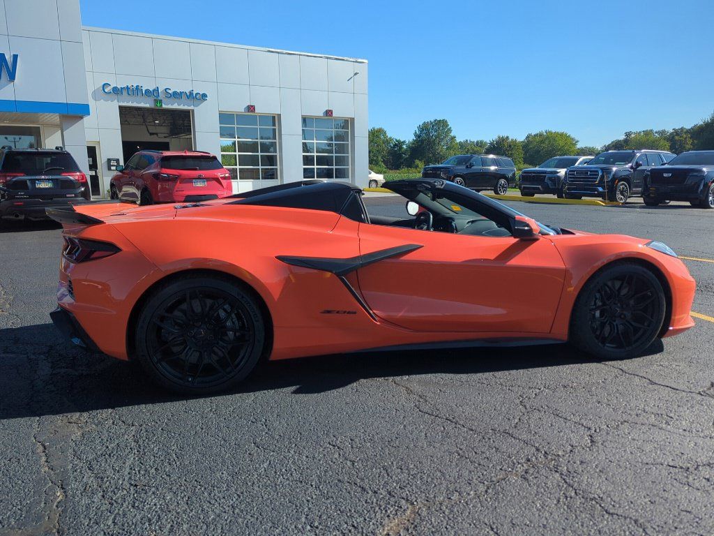Used 2025 Chevrolet Corvette Z06 RWD image 8