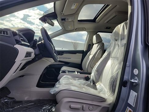 New 2026 Honda Odyssey Touring image 13