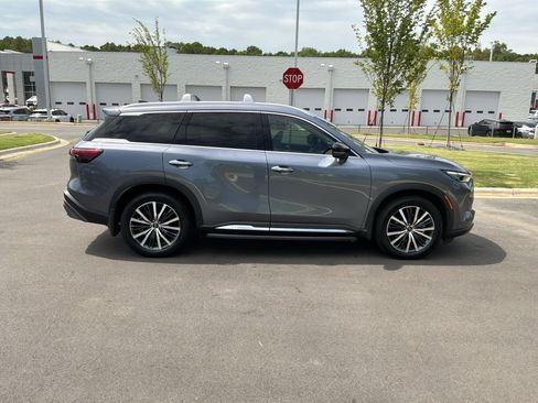 Used 2023 INFINITI QX60 Sensory w/ Vision Package AWD/4WD image 11
