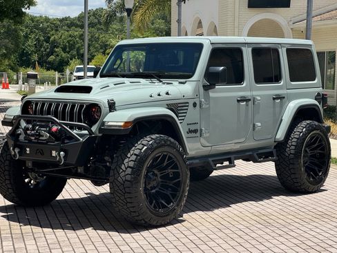 Used 2024 Jeep Wrangler Unlimited Sahara w/ Technology Group AWD/4WD image 3