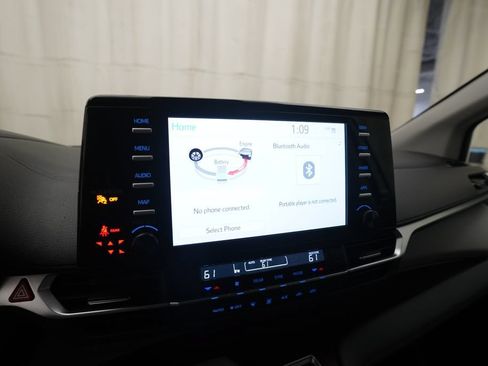 Used 2023 Toyota Sienna LE FWD image 6