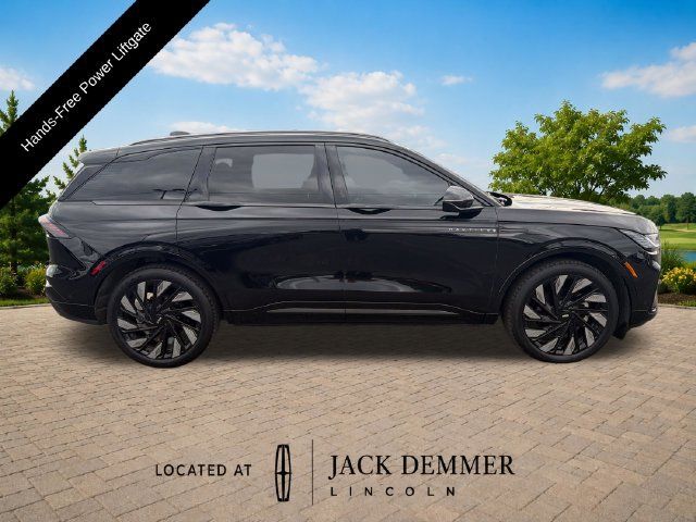 Certified 2024 Lincoln Nautilus Reserve w/ Equipment Group 202A AWD/4WD image 8