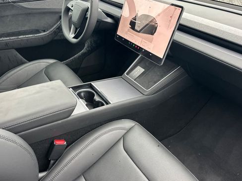 Used 2026 Tesla Model Y Long Range image 16