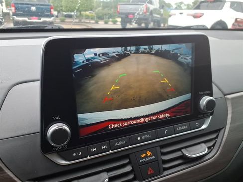 Used 2024 Nissan Altima 2.5 SV FWD image 24