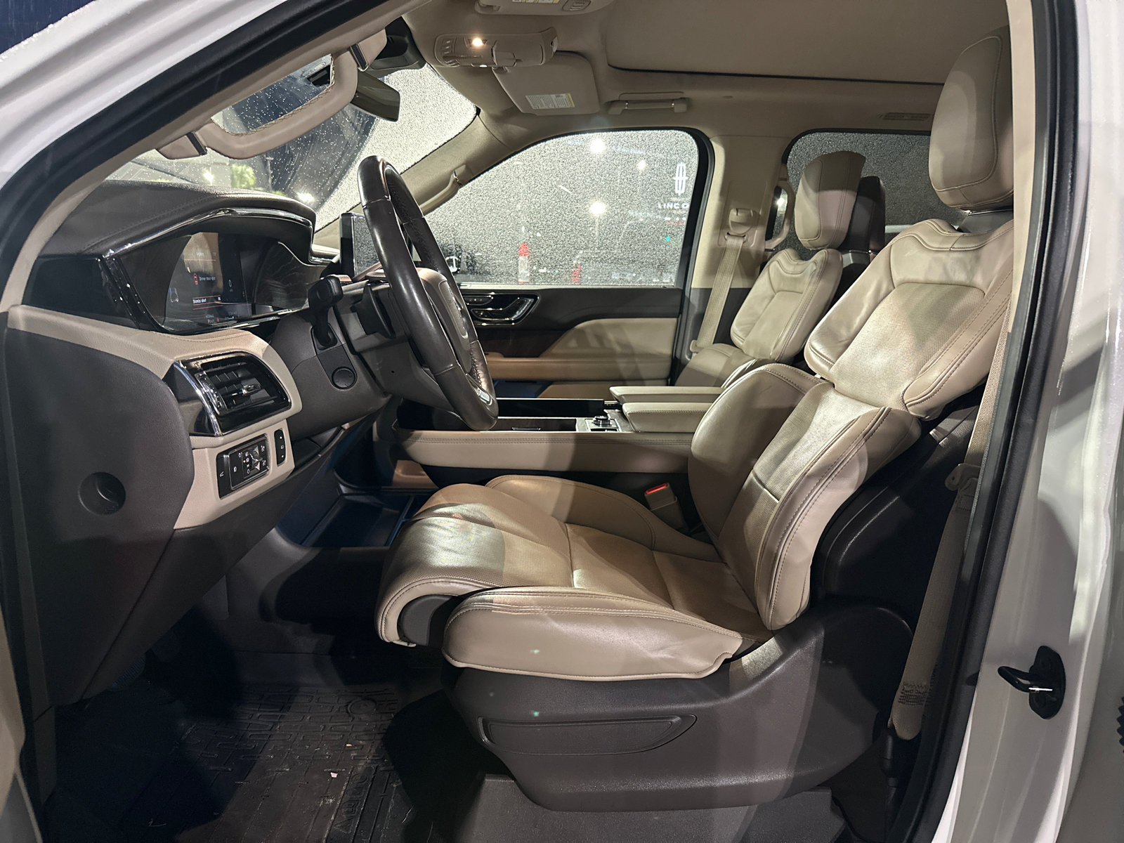Used 2022 Lincoln Navigator Reserve AWD/4WD image 11