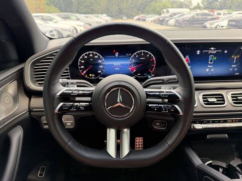 Used 2025 Mercedes-Benz GLS 450 4MATIC image 10