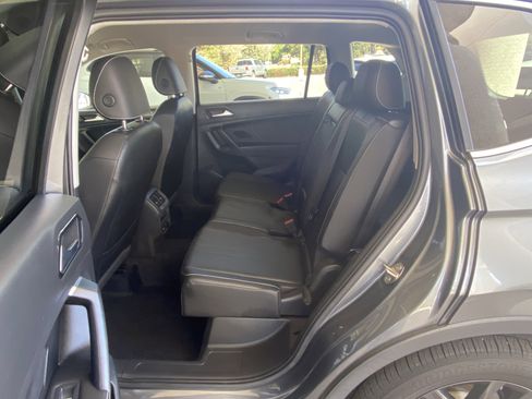 Certified 2022 Volkswagen Tiguan SE FWD image 29
