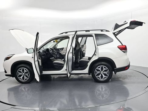 Used 2024 Subaru Forester Premium AWD/4WD image 60