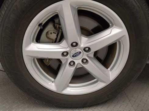 Used 2018 Ford Explorer XLT image 31