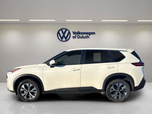 Used 2023 Nissan Rogue SV image 2