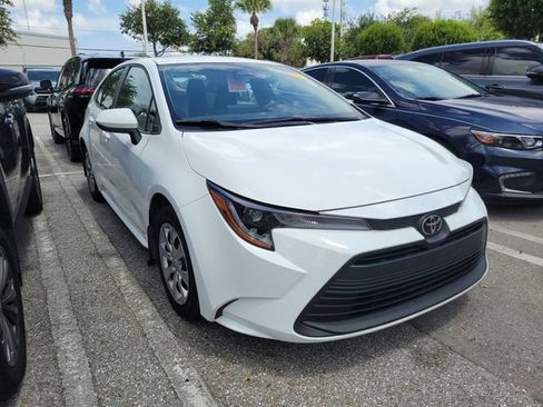 Used 2025 Toyota Corolla LE FWD image 3