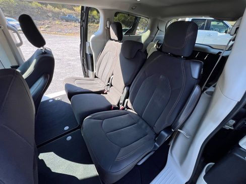 Used 2017 Chrysler Pacifica Touring Plus w/ Tire & Wheel Group image 21