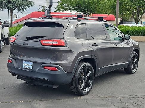 Used 2016 Jeep Cherokee Sport AWD/4WD image 6