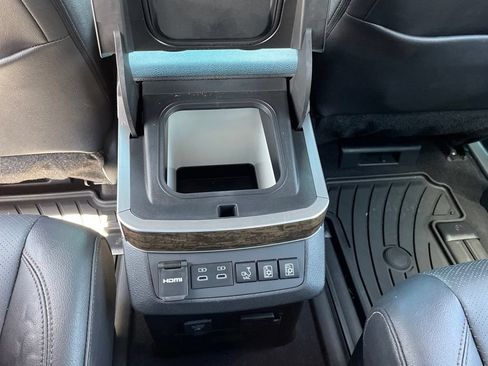 Used 2026 Toyota Sienna Platinum AWD/4WD image 14