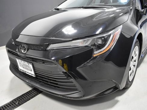 Used 2025 Toyota Corolla LE image 11