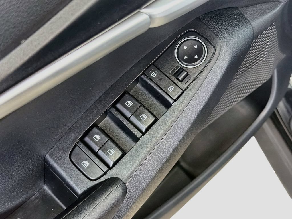 Used 2024 Kia Seltos LX AWD/4WD image 18