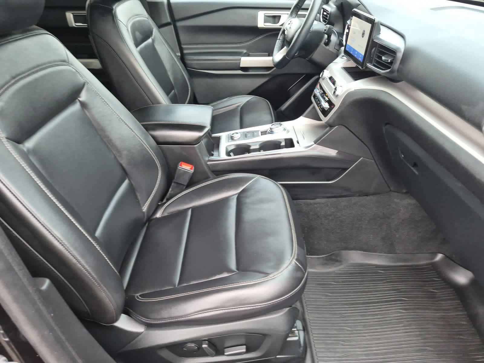 Used 2023 Ford Explorer XLT w/ Equipment Group 202A AWD/4WD image 21