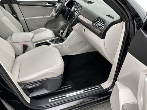 Used 2023 Volkswagen Tiguan SE R-Line image 25