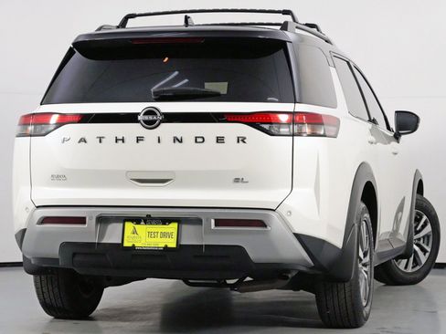 Used 2023 Nissan Pathfinder SL image 4