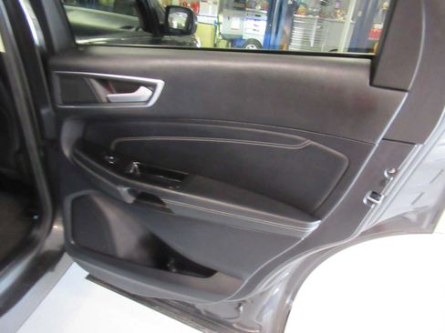 Used 2020 Ford Edge Titanium FWD image 22
