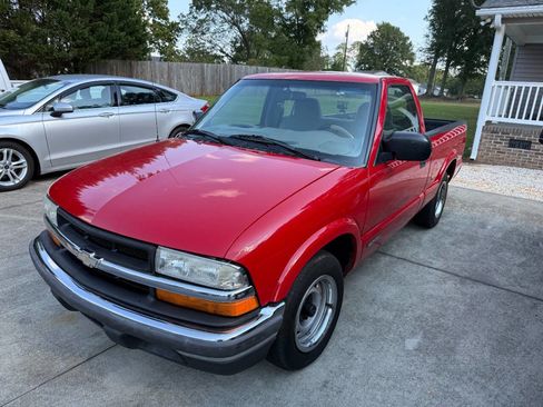 Used 1999 Chevrolet S10 Pickup 2WD Regular Cab image 1