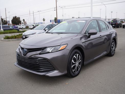 Used 2019 Toyota Camry LE image 8