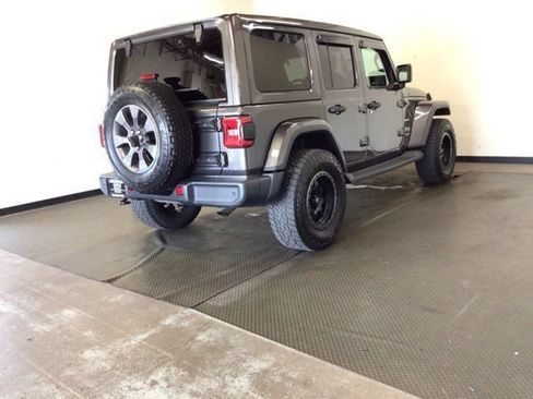 Used 2018 Jeep Wrangler Unlimited Sahara AWD/4WD image 4